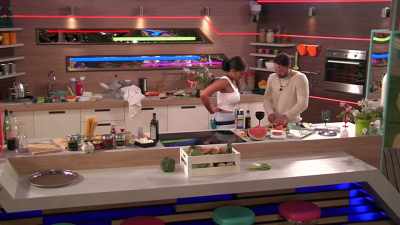 Keep with Ry, keep
your options
very open in this story, - Love Island