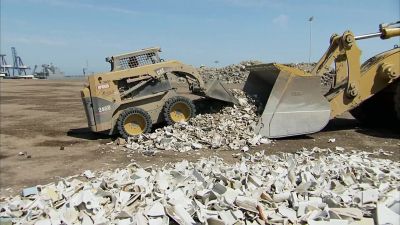 KEEP YOUR BUCKET FLAT.
DON'T TILT IT DOWN. - Dirty Jobs