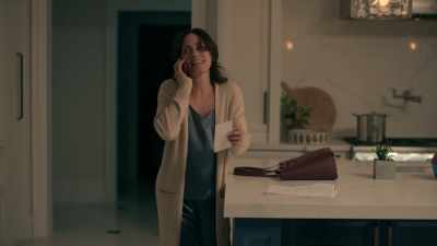  kellie,
 please don't hang up. - A Widow Seduced