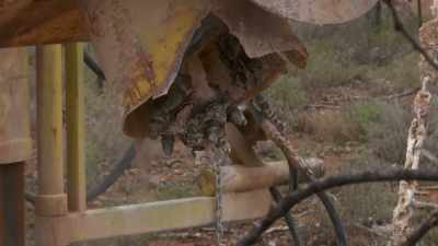Kelly and Al's drilling
programme is now on hold - Outback Opal Hunters