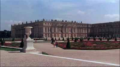 Kelly: NOT FAR FROM PARIS - That's Entertainment, Part II