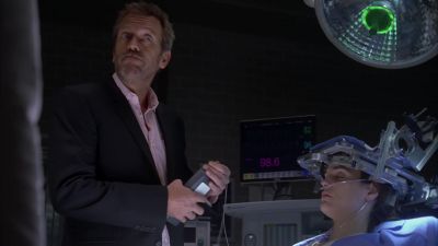 Kelly: You're gonna
turn her pacemaker off? - House