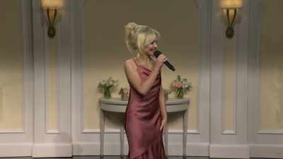 ‫Kelsey has made a commitment, so
‫guess what?
‫This just in ♪ - SNL50: The Anniversary Special