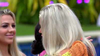>> KELSEY. - Love Island