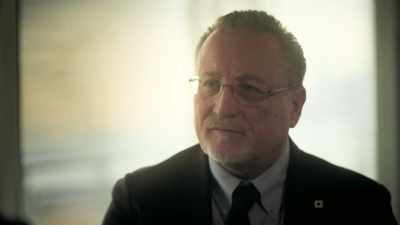 KEMP: Heroin is illegal
and highly addictive. - Ross Kemp: Mafia and Britain
