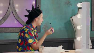 - [Kendra] Okay, we need
to talk. Let's talk girl. - The Boulet Brothers' Dragula: Titans
