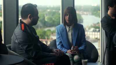 Kensington, ma'am,
what's the problem? - The Complex: Lockdown