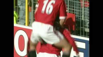 [Keown] I think in '99,
in defending that title, - Fever Pitch: The Rise of the Premier League