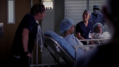 Kepner, go back to your patient. - Grey's Anatomy