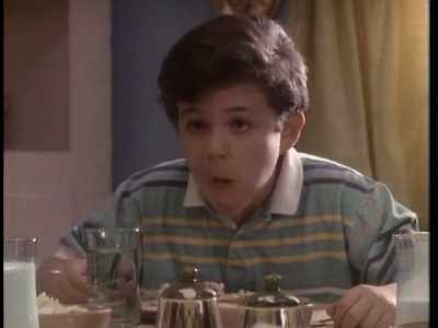 -KEVIN, SLOW DOWN. YOU'RE
GONNA MAKE YOURSELF SICK. - The Wonder Years