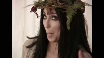 [Kevyn laughs] Oh, I love her. - Larger than Life: The Kevyn Aucoin Story