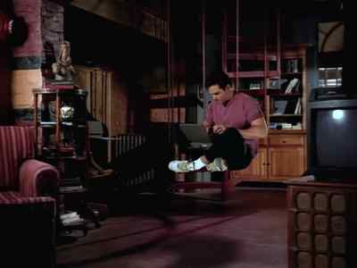 [keys clacking] - Lois & Clark: The New Adventures of Superman