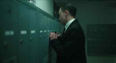- [keys jingling]
- [melancholic music playing] - Running on Empty