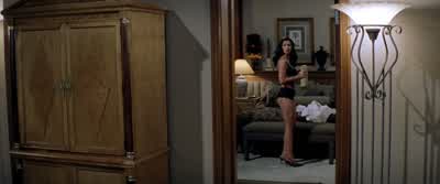 Kick the doorISABELLA What the he No no noDamn you fine LEE Carter - Rush Hour 2