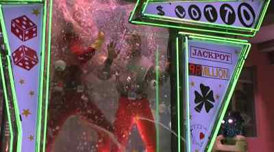 Kick the glass. - Blankman