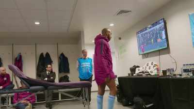 Kicks it down, chases it forward.
Ah, the wrong part. - All or Nothing: Manchester City