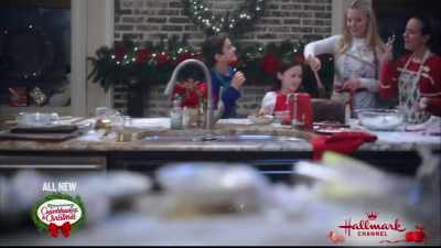 (kids laughing) - Christmas at Graceland: Home for the Holidays