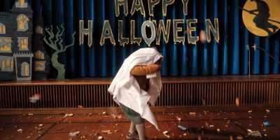 [kids screaming, jeering] - Hubie Halloween