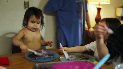 (kids yelling, laughing) - Life Below Zero: First Alaskans