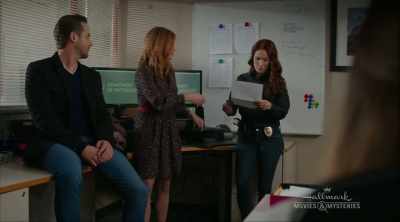 Kijk wie het boek als laatste heeft ontleend. - Aurora Teagarden Mysteries: A Game of Cat and Mouse