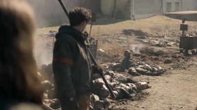 Kill it. - The Walking Dead: World Beyond