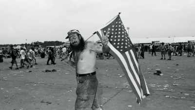 ♪ Killing in the name of ♪ - Woodstock 99: Peace Love and Rage