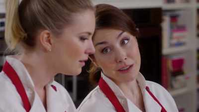 KIM:
I kind of think that's the idea. - Christmas Cupcakes