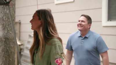 [Kim] I'm Kim Wolfe
and I help homeowners - Why the Heck Did I Buy This House?
