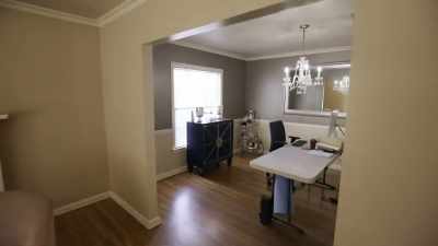[Kim] I'm Kim Wolfe and I help
homeowners who have - Why the Heck Did I Buy This House?
