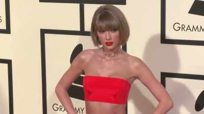 Kim Kardashian ends up
posting to Snapchat - Taylor Swift vs Scooter Braun: Bad Blood
