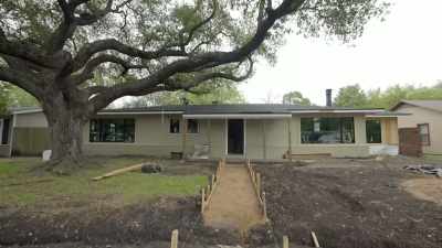 [Kim] The crowded
house dysfunction is gone - Why the Heck Did I Buy This House?