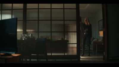 Kim, there's an angry mob
out there looking - Y: The Last Man