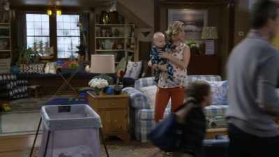Kimmy, can you please
put Tommy in his crib upstairs? - Fuller House
