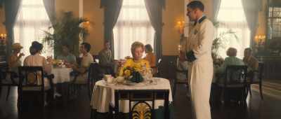 - Kinda like the crowd in this room.
- [chuckles] - Palm Royale