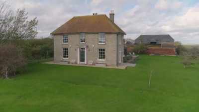-- Kingshill was an abandoned
shell for decades - Extraordinary Escapes with Sandi Toksvig