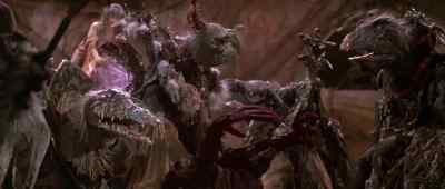 - Kira, behind you!
- Get off! - The Dark Crystal