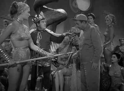 Kiss my hand - Abbott and Costello Go to Mars