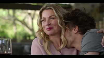 Kissing him all over
like you with your Panchito. - ¿Quieres ser mi hijo?