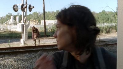 (knife clicks) - The Walking Dead