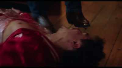(knife stabs)
(Eddie thuds) - Cinnamon