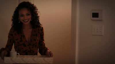 -Knock-knock.
-Oh, my God! Girl! - Love Marry Kill