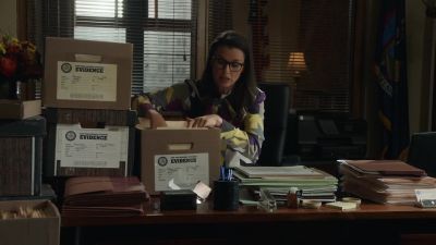 - Knock, knock.
- Oh, hey. - Blue Bloods