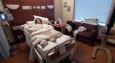 [ KNOCK ON DOOR ]
Nurse: HELLO? - My 600-lb Life