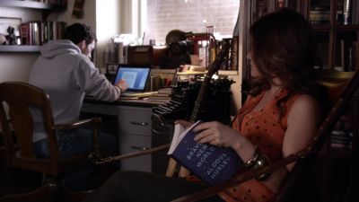 ( knock on door ) - Pretty Little Liars