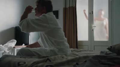 KNOCKING
Housekeeping! - Death in Paradise