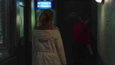 (KNOCKING)
Mike, I've got Toni out here. - The Brokenwood Mysteries