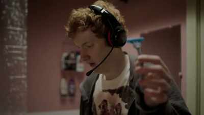 [KNOCKING]
Nicky, you've had your time, now. - Dead Pixels
