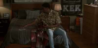 [KNOCKING ON DOOR]J.R.: YO,
POPS, WE GOTTA GET GOING. - All American: Homecoming