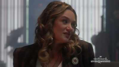 [knocking on door] - Nikki & Nora: Sister Sleuths