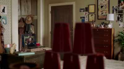 [knocking on door] - Pretty Little Liars: The Perfectionists